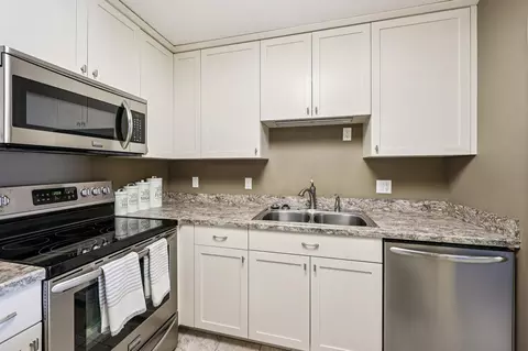 Kitchen - 3425 Golfview Dr #216, Eagan, MN 55123 photo 2 of 3