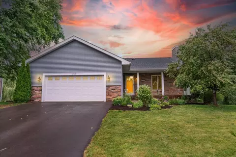 2513 Burl Oak Curv, Hudson, WI 54016