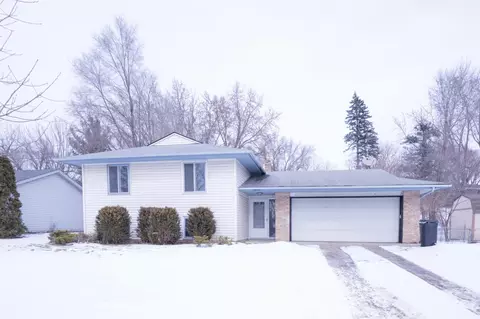 8640 Hillside Trl S, Cottage Grove, MN 55016