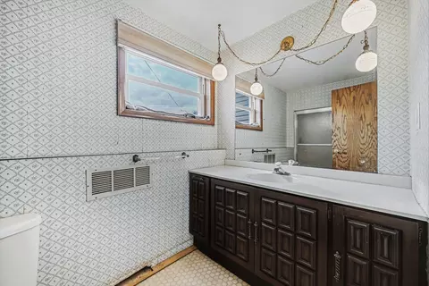Bath - 401 2nd St E, Wanamingo, MN 55983 photo 2 of 2