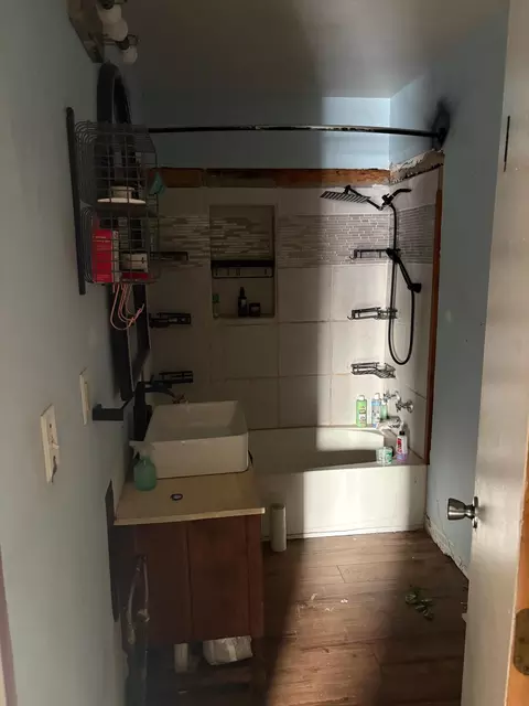 Bath - 109 E 9th St, Morris, MN 56267 photo 1 of 2