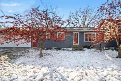 239 W Minnesota St, Le Center, MN 56057