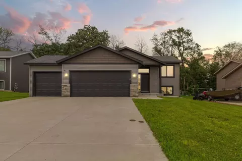 207 Whitetail Ln, Kenyon, MN 55946