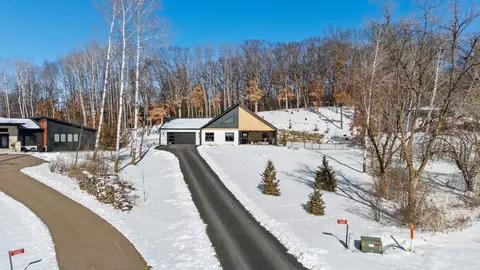 1084 Autumn Oak Ln, Hudson, WI 54016
