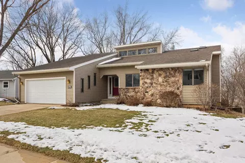 3423 Chalet Dr NW, Rochester, MN 55901