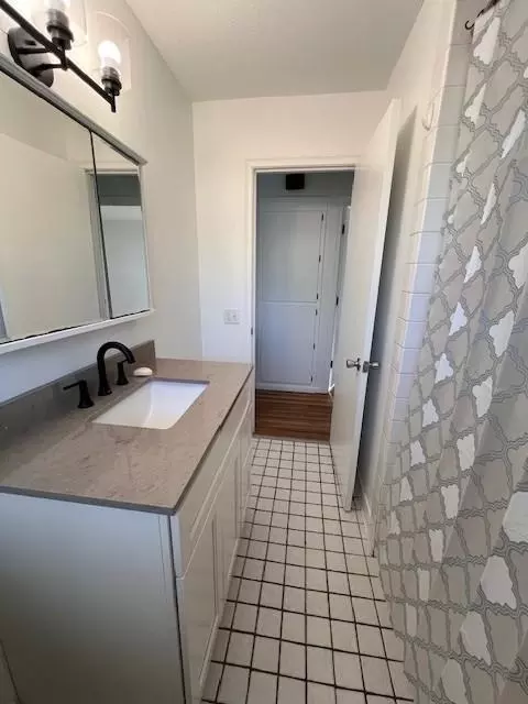 Bath - 2002 Diffley Rd, Eagan, MN 55122 photo 1 of 5
