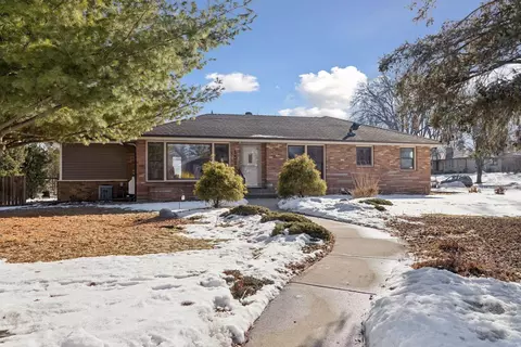 1512 Transit Ave, Roseville, MN 55113