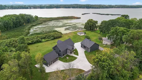 6235 N Shore Dr, Rockford, MN 55373