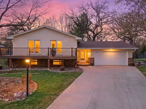 7132 Coachwood Cir, Woodbury, MN 55125