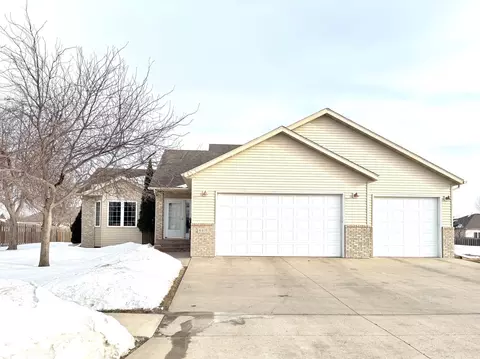 4408 3rd St S, Moorhead, MN 56560