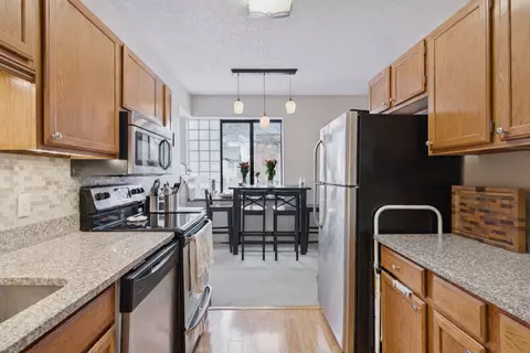 718 Portland Ave #I, Saint Paul, MN 55104