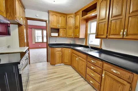 Kitchen - 1045 33rd Ave N, Saint Cloud, MN 56303 photo 4 of 7