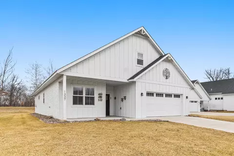1337 Prairie Ln, Saint Croix Falls, WI 54024