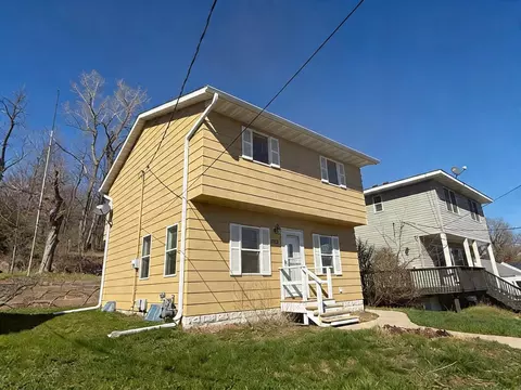 818 Hawthorn St, Red Wing, MN 55066