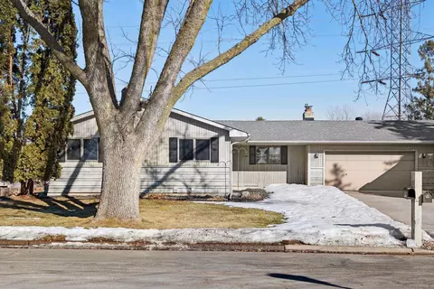 11441 Galtier Dr, Burnsville, MN 55337