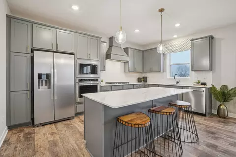 1896 Marsh View Ter, Shakopee, MN 55379