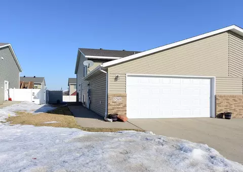 5265 50th Ave S, Fargo, ND 58104