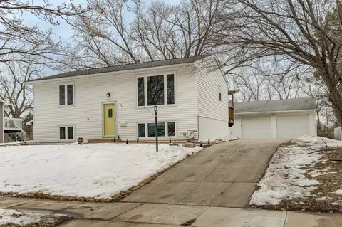164 36th Ave NW, Rochester, MN 55901