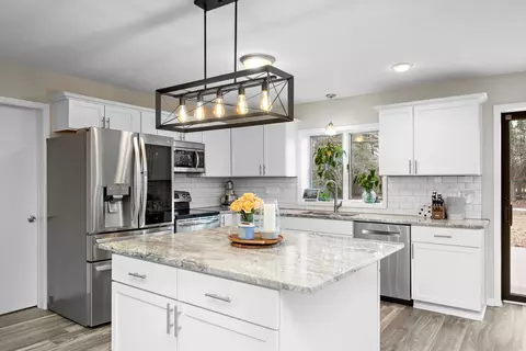 5249 W 95th St, Bloomington, MN 55437