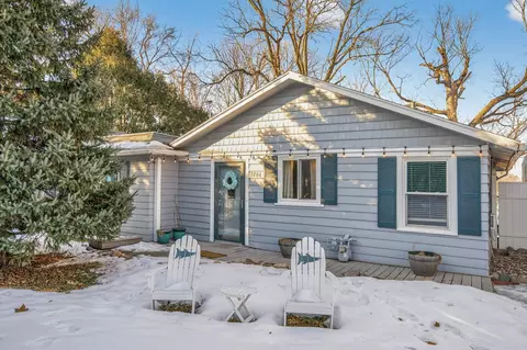 5206 Drummond Rd, Mound, MN 55364