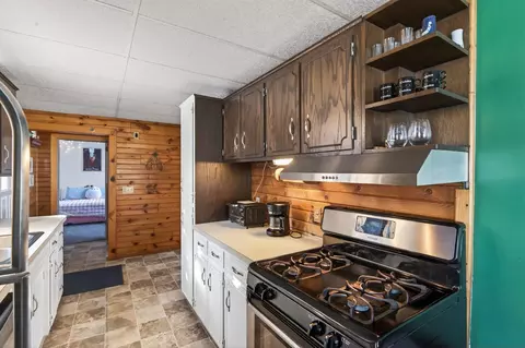 Kitchen - 5206 Drummond Rd, Mound, MN 55364 photo 3 of 4