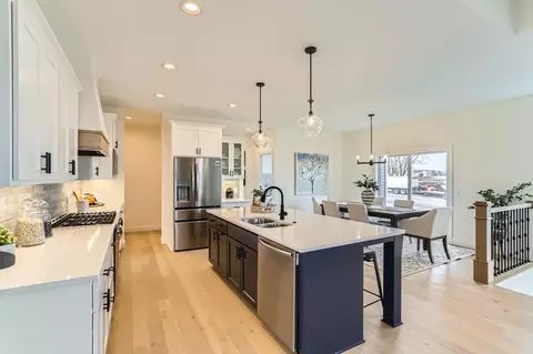 11700 Azure Ln, Inver Grove Heights, MN 55077
