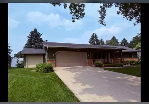 2208 5th Ave SE, Willmar, MN 56201