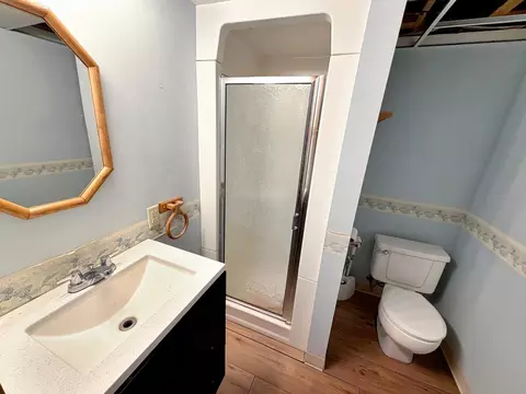 Bath - 2208 5th Ave SE, Willmar, MN 56201 photo 3 of 3