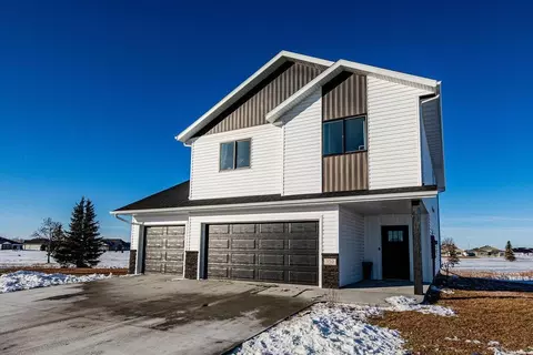 Exterior - 102 Lindsey Ct, Mapleton, ND 58059 photo 2 of 5
