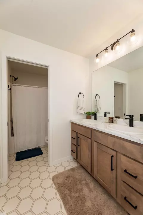 Bath - 102 Lindsey Ct, Mapleton, ND 58059 photo 10 of 10