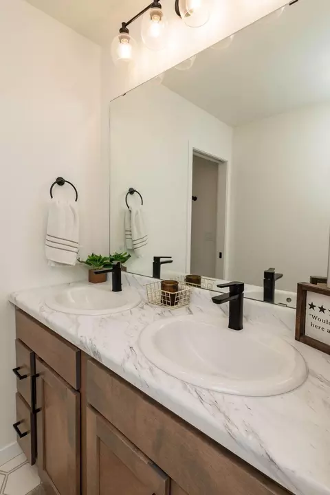 Bath - 102 Lindsey Ct, Mapleton, ND 58059 photo 9 of 10