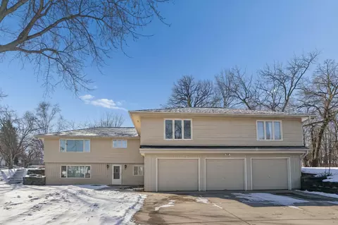 11 Willow Dr SW, Saint Michael, MN 55376