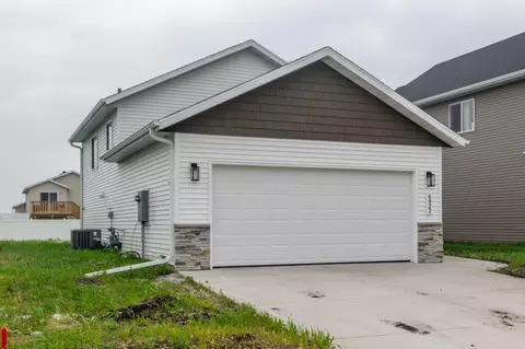 6422 82nd Ave S, Horace, ND 58047