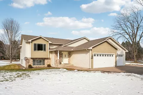 4404 E Viking Ct, Wyoming, MN 55092