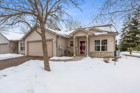 27765 Woodland Dr, Chisago City, MN 55013
