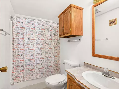Bath - 63 S Elder Dr, Duluth, MN 55810 photo 1 of 2