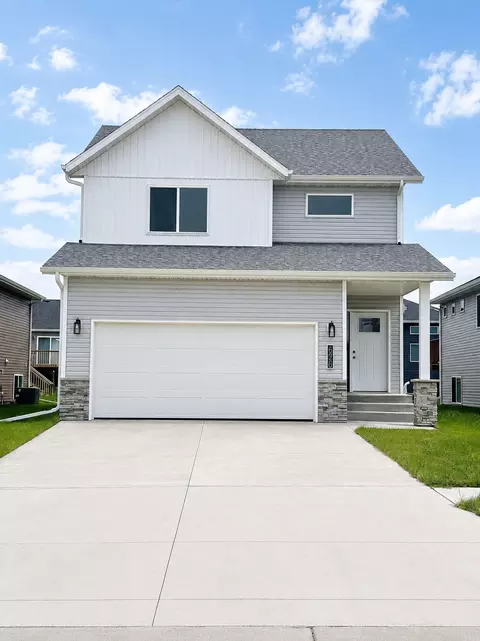 6826 Thomas St, Horace, ND 58047