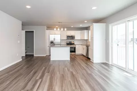 Living - 6826 Thomas St, Horace, ND 58047 photo 2 of 6