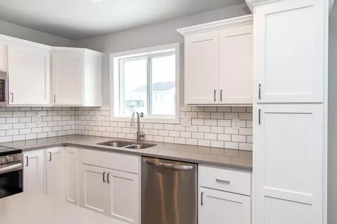 Kitchen - 6826 Thomas St, Horace, ND 58047 photo 3 of 7