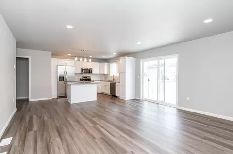 Living - 6826 Thomas St, Horace, ND 58047 photo 1 of 6