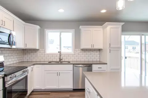 Kitchen - 6826 Thomas St, Horace, ND 58047 photo 6 of 7