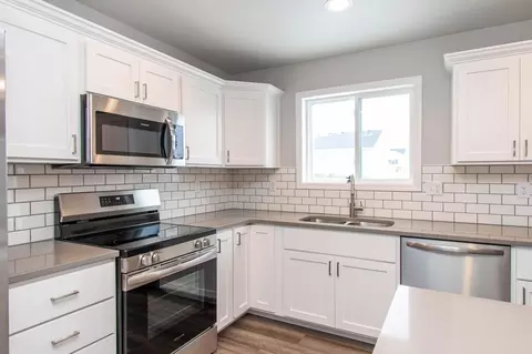 Kitchen - 6826 Thomas St, Horace, ND 58047 photo 5 of 7