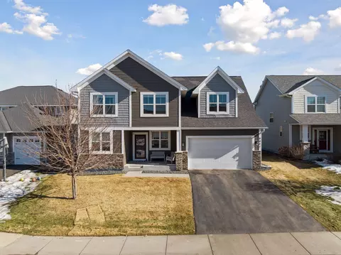 9041 River Rock Dr N, Chanhassen, MN 55317