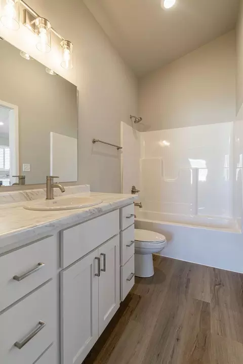 Bath - 6880 Thomas St, Horace, ND 58047 photo 2 of 5