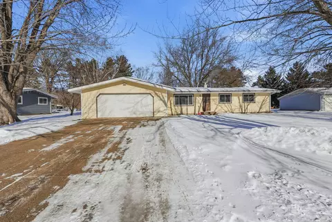 635 W 9th St, Rush City, MN 55069