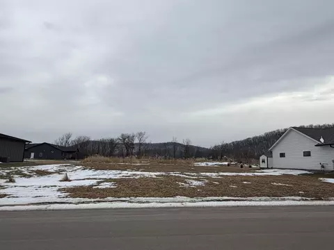 805 Bridle Ln, La Crescent, MN 55947