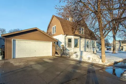 Exterior - 804 N 3rd St N, Fargo, ND 58102 photo 4 of 5