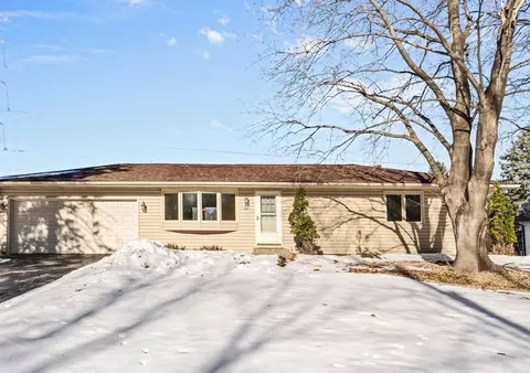 727 Terrace Dr, Roseville, MN 55113