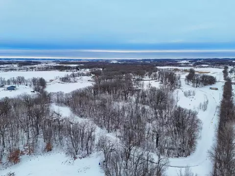 198 Nn E Oak Lake Dr, Detroit Lakes, MN 56501