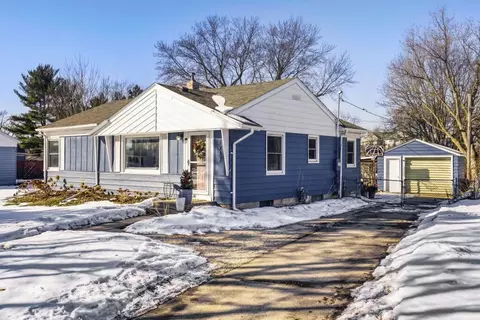 2943 Arona St, Roseville, MN 55113